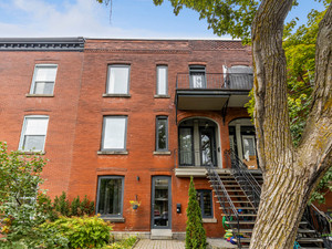 architecture plex montrealais classique, outremont montreal, courtier immobilier, rola hamdan